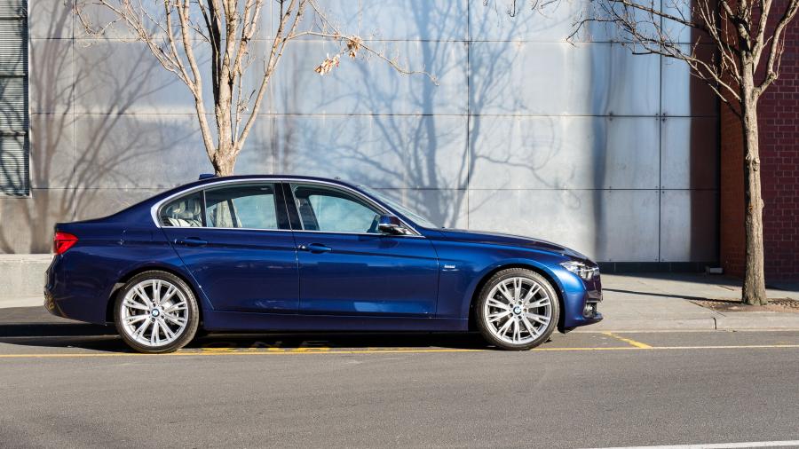  BMW 330i 100 Year Edition 2016 года  (AU) (фото 11 из 19)